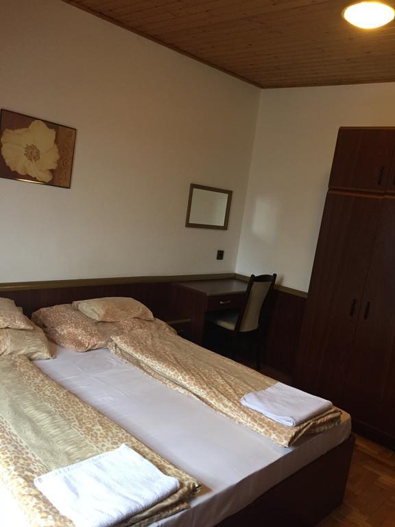 Peregrino Panzio Bed & Breakfast บูดาโอร์ช ภายนอก รูปภาพ