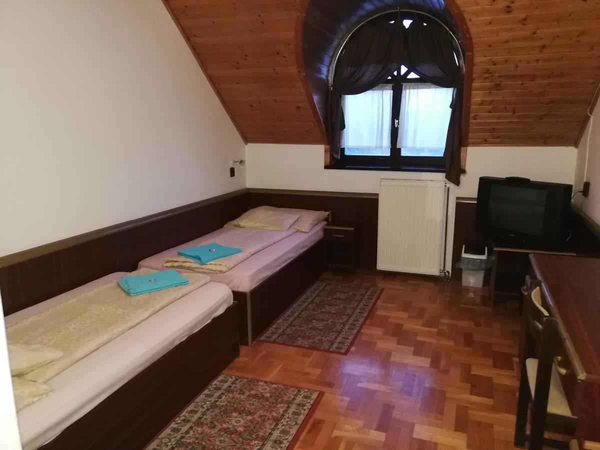 Peregrino Panzio Bed & Breakfast บูดาโอร์ช ภายนอก รูปภาพ