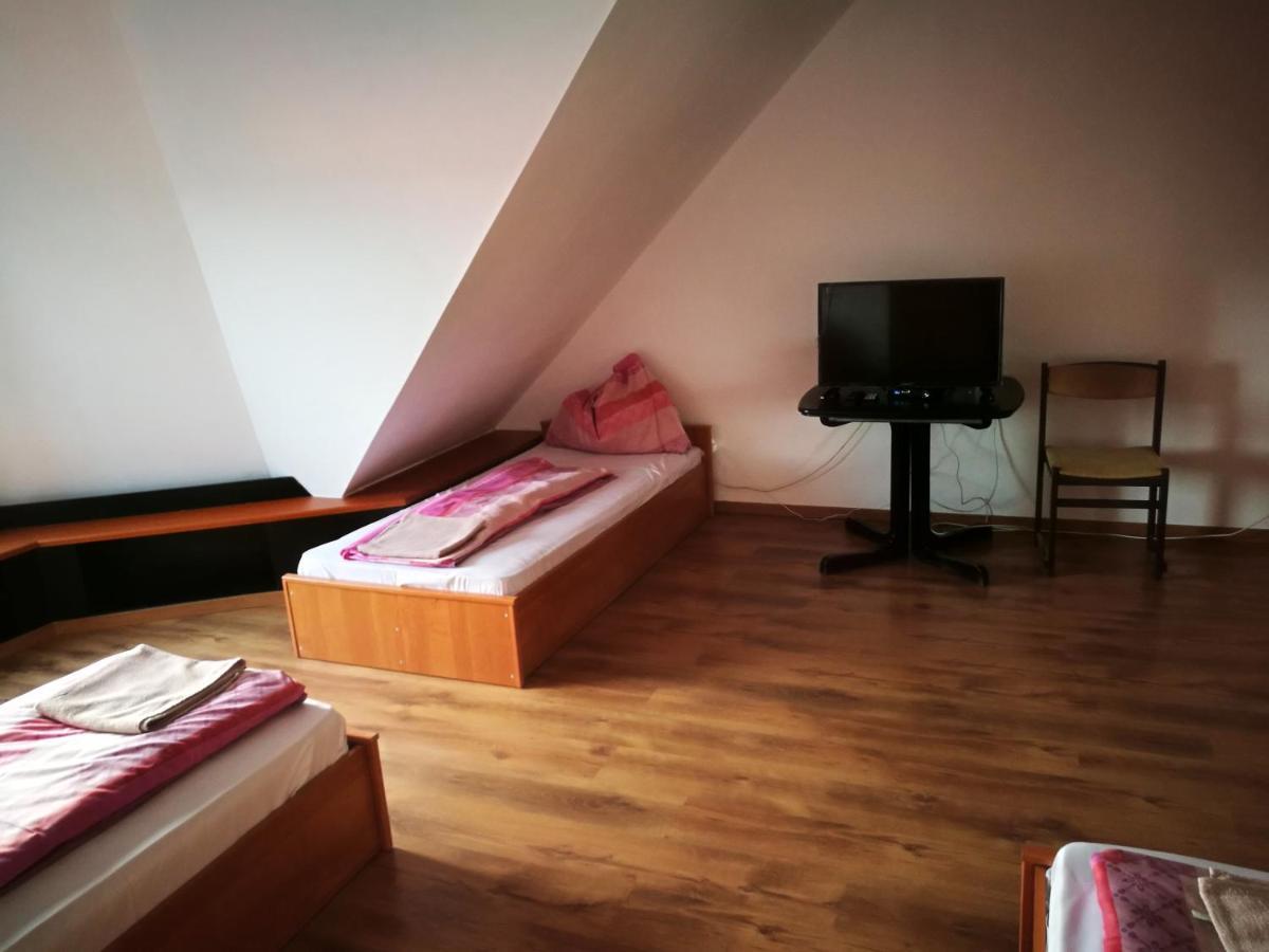 Peregrino Panzio Bed & Breakfast บูดาโอร์ช ภายนอก รูปภาพ